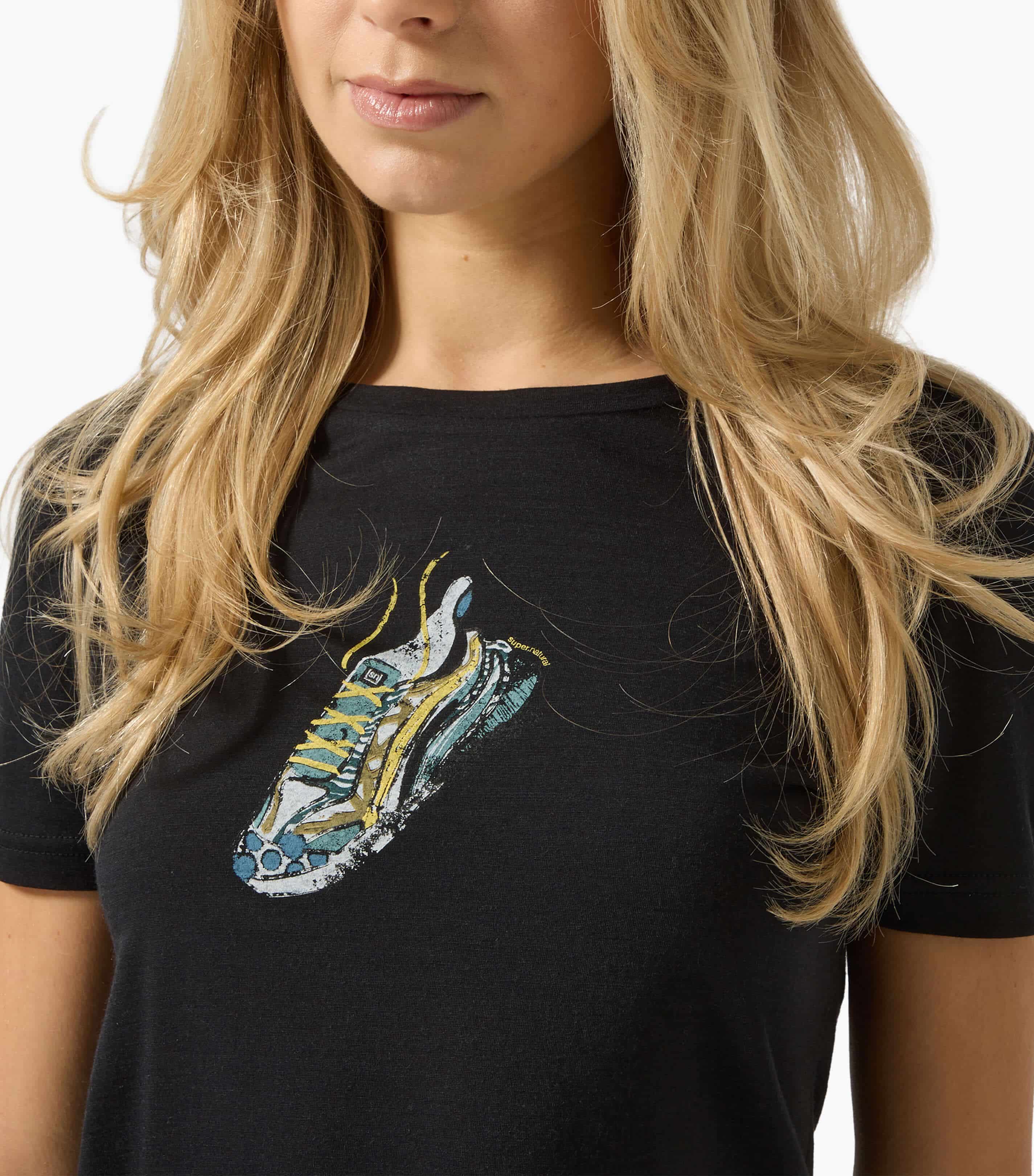 FLASHY SNEAKER TEE