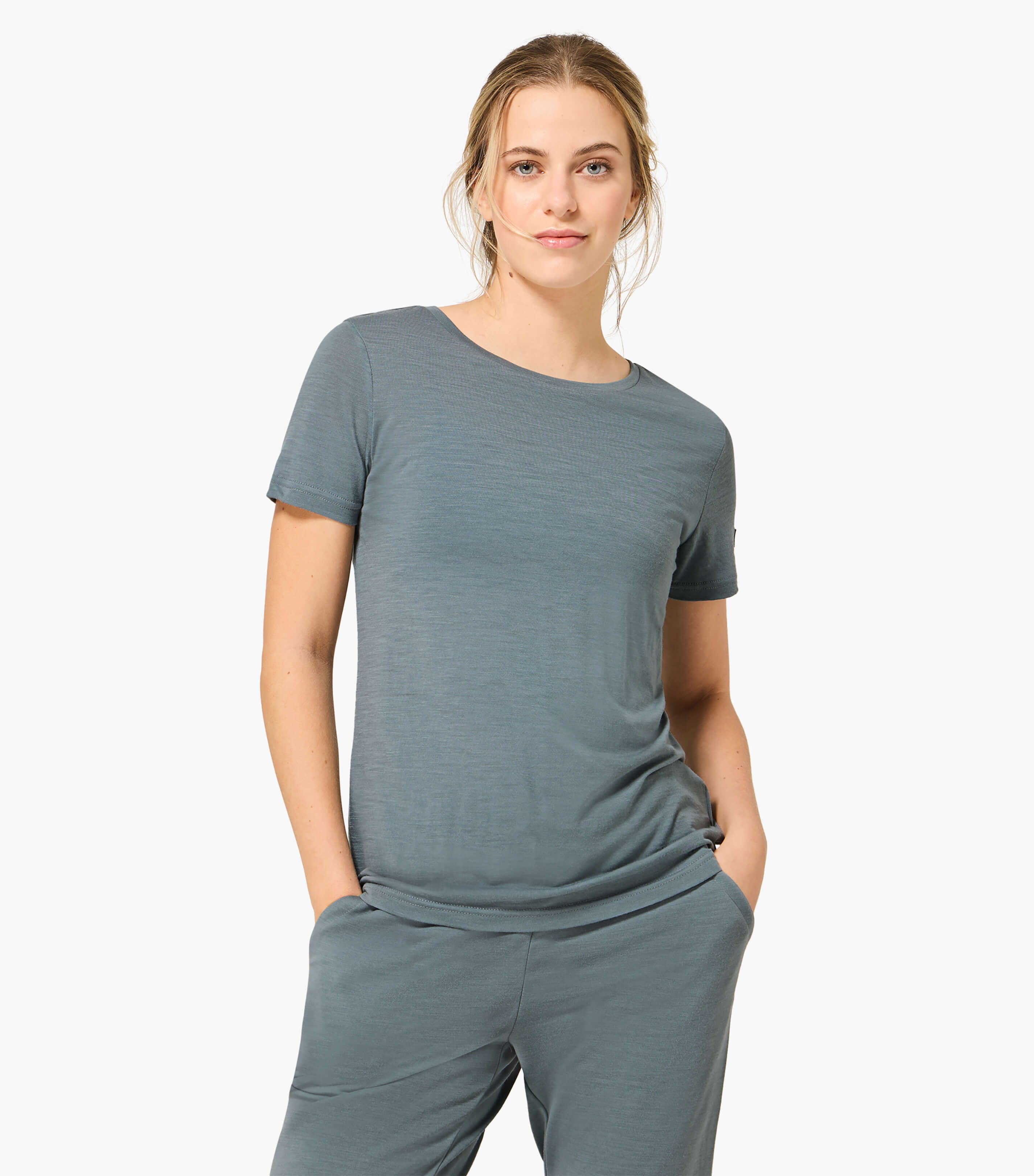 ESSENTIAL TEE