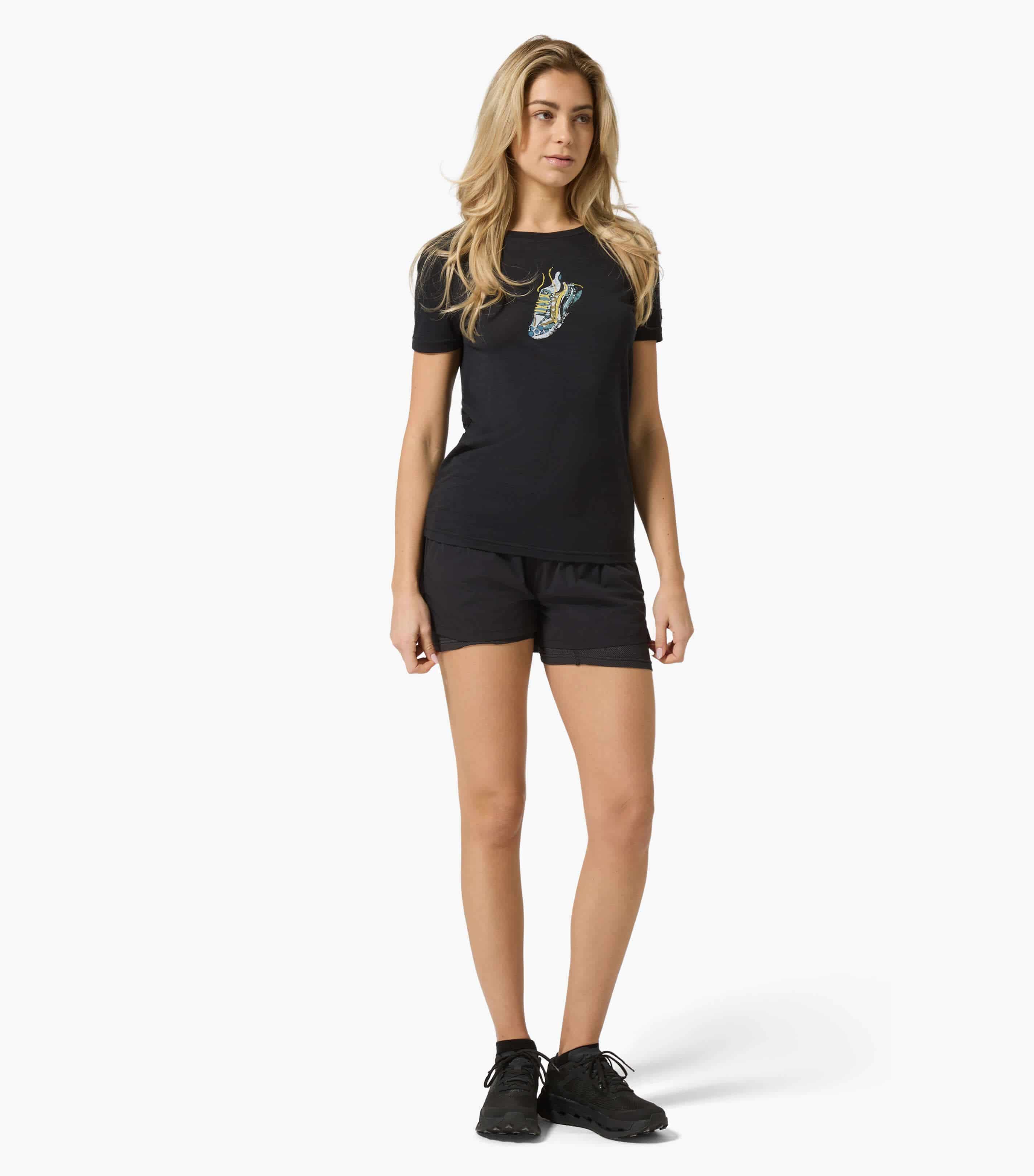 FLASHY SNEAKER TEE