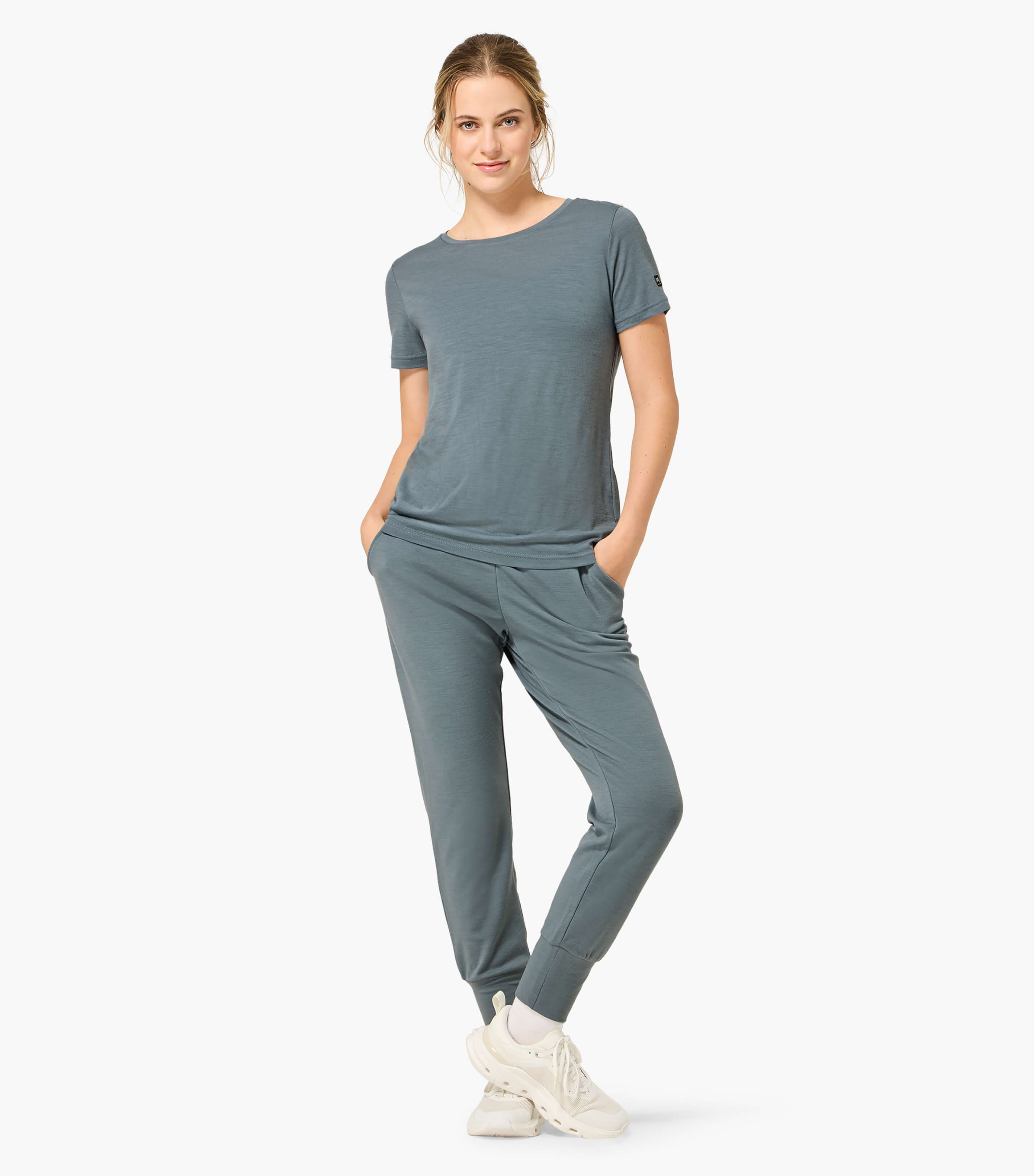 ESSENTIAL TEE